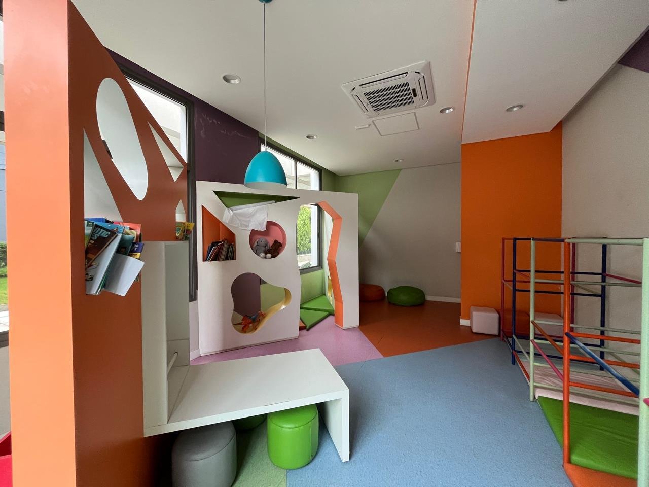 Brinquedoteca interna do Sartoria Taquaral com cantinho de leitura