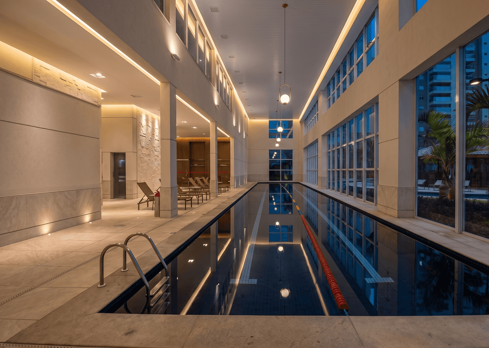 Piscina coberta — complexo aquático do Acqua Galleria em Campinas