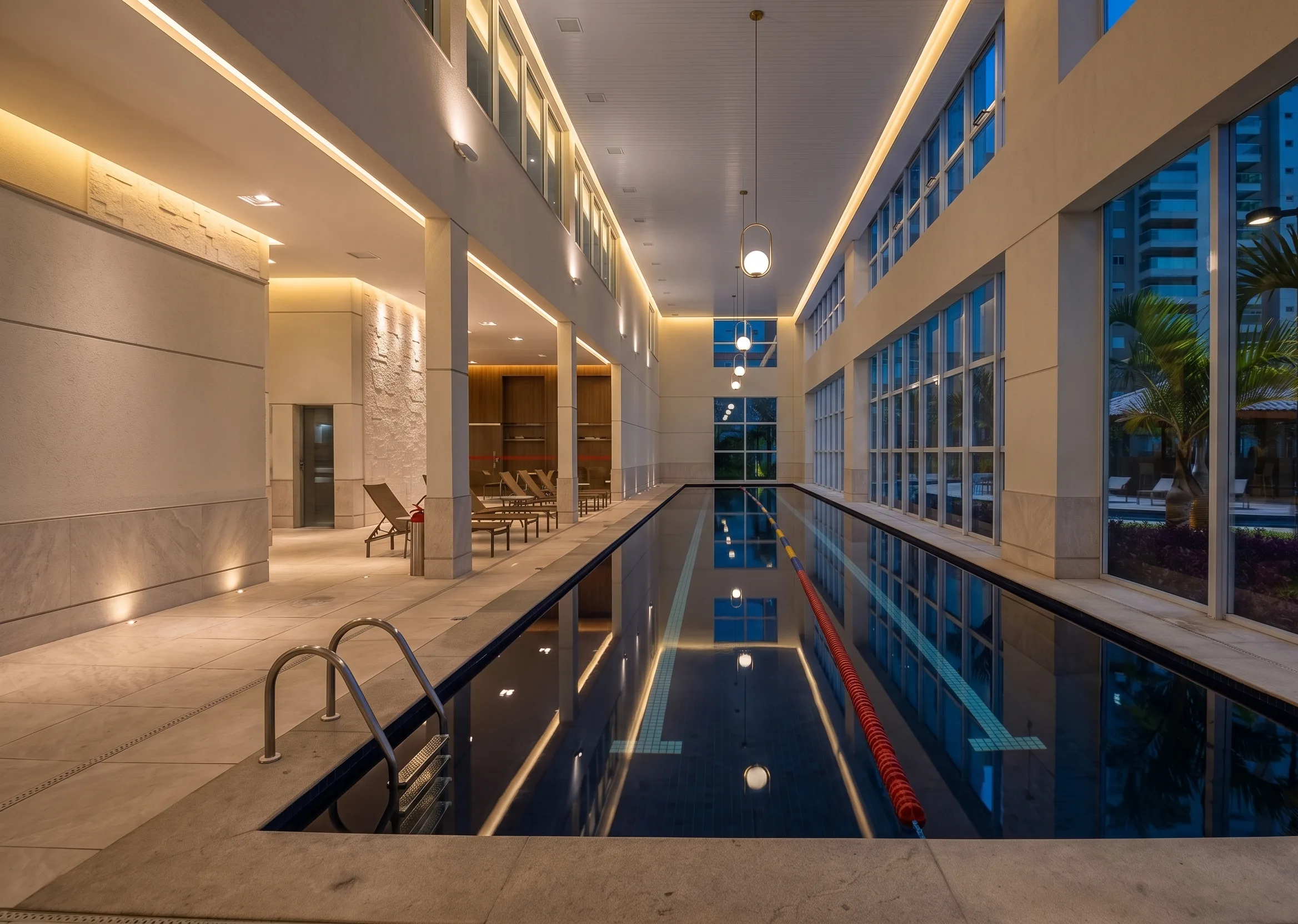 Piscina coberta — complexo aquático do Acqua Galleria em Campinas